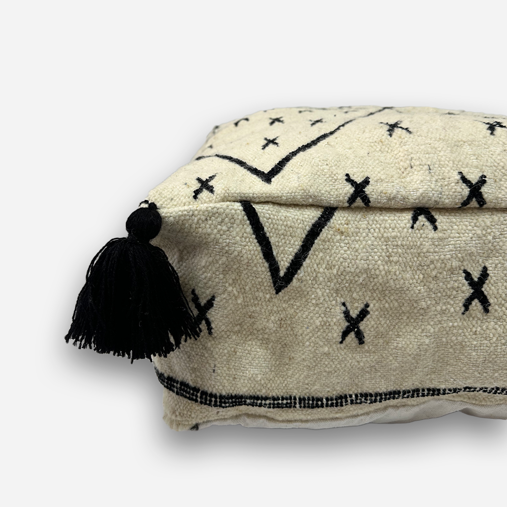 Doublez le Style : Recevez une Housse de Pouf et un Oreiller de Sol Amazigh !